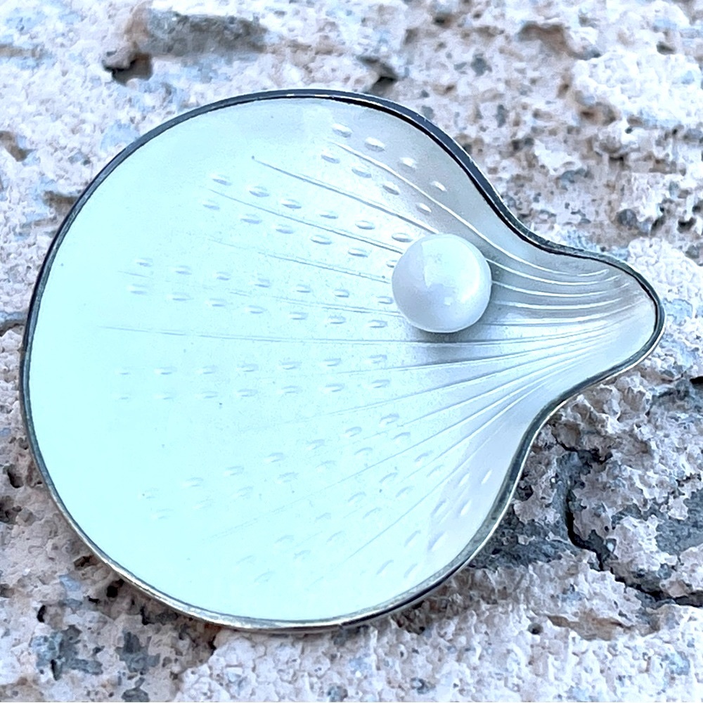 Finn Jensen Norway Guilloché Oyster Brooch Lustrous Genuine Pearl Vintage 1950's